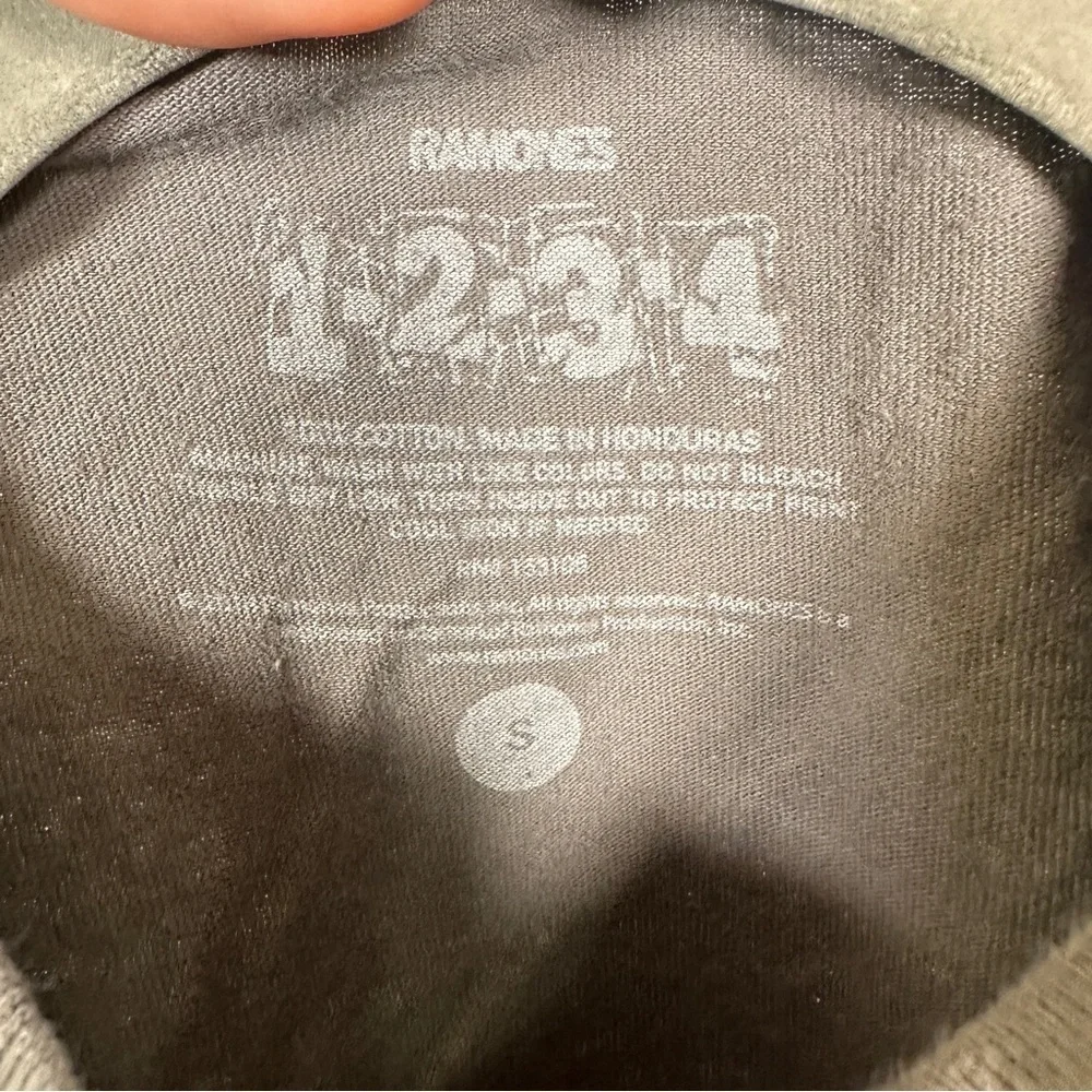 Ramones Graphic Band Tee 100% Cotton Vintage Rock T-Shirt Punk Unisex Small Grey - Picture 4 of 6